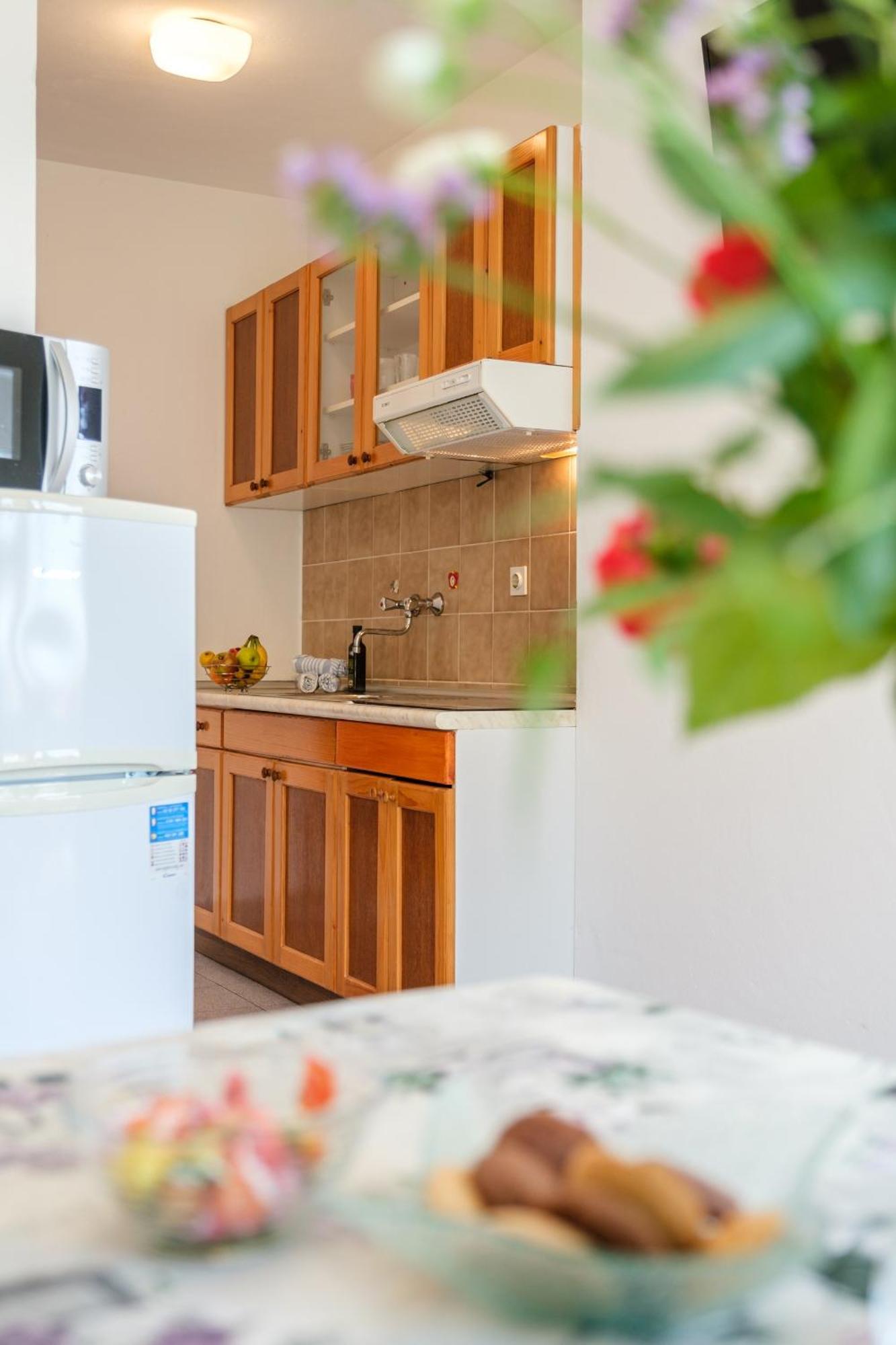 Apartments By The Sea Sumartin, Brac - 2952 Bilik gambar