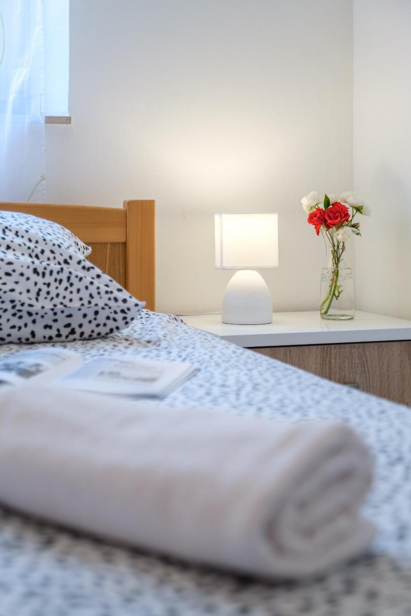 Apartments By The Sea Sumartin, Brac - 2952 Bilik gambar